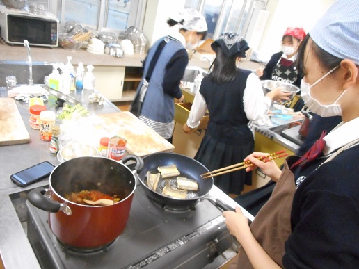 静岡県西部10校57メニューが集結！高校生うなぎ創作料理コンテストが1月25日までWEB開催中のサブ画像7_鰻創作料理の調理実習の様子（第2回うな重高校創作料理コンテスト）