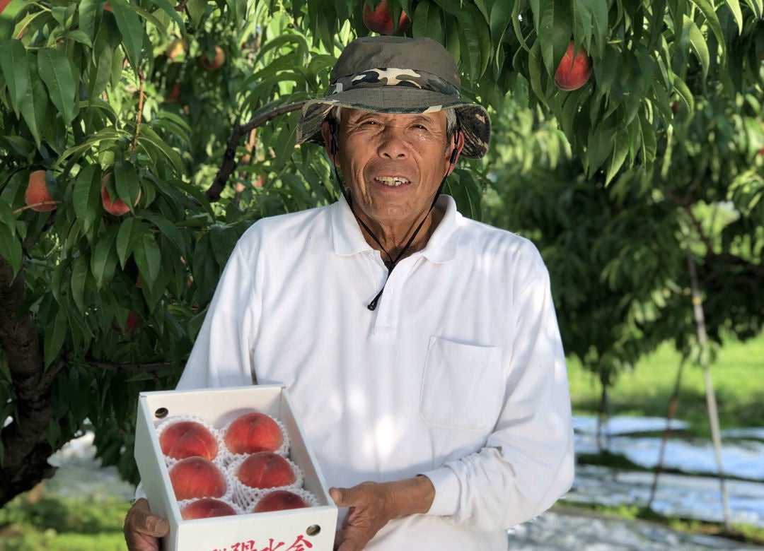 山梨県のこだわりの桃農家・雨宮さん一家が育てた逸品の桃「てっぺんの桃」の販売を開始します。インターネット通販では株式会社食文化が独占販売します。のサブ画像1
