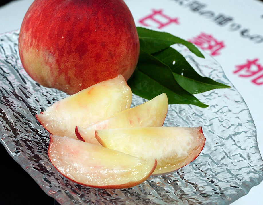 山梨県のこだわりの桃農家・雨宮さん一家が育てた逸品の桃「てっぺんの桃」の販売を開始します。インターネット通販では株式会社食文化が独占販売します。のサブ画像3