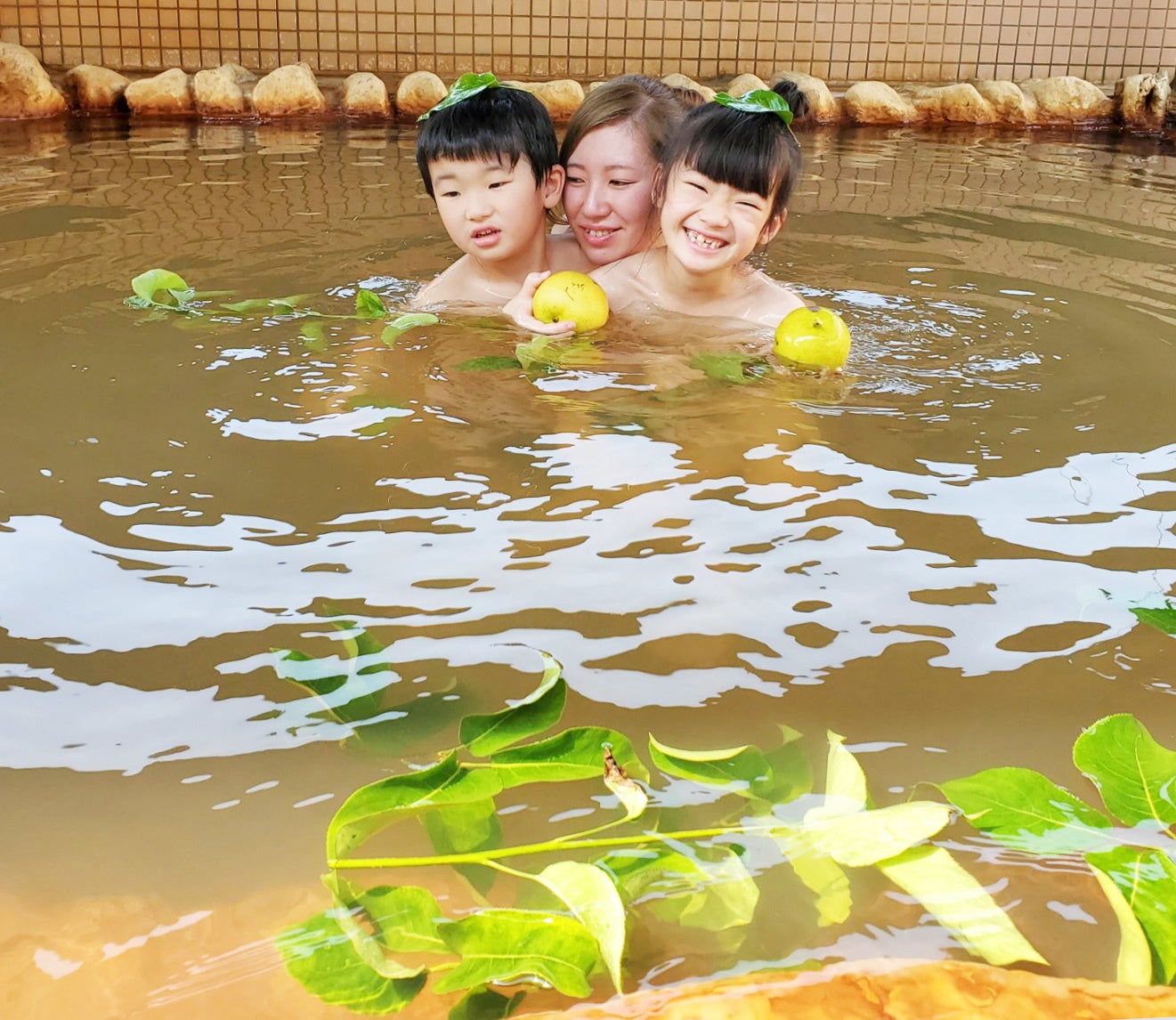 埼玉の名産品・梨と温泉のコラボ。おふろcafe 白寿の湯にて「梨の葉風呂」開催のサブ画像1