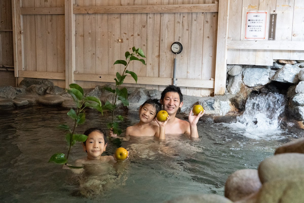 昭和レトロな温泉銭湯 玉川温泉にて、埼玉・東松山産の「傷あり梨」を使った梨風呂を開催のサブ画像1