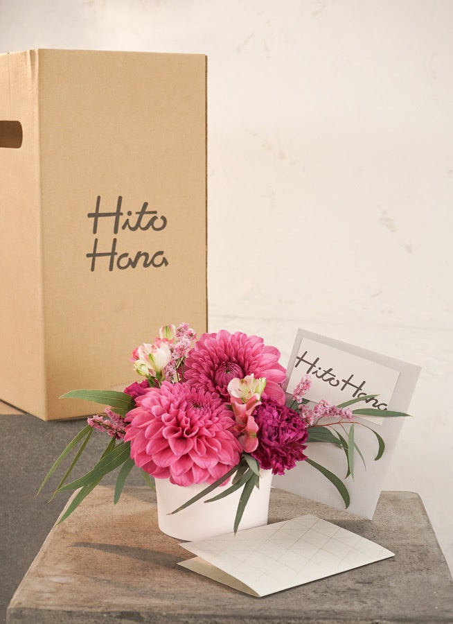 HitoHana(ひとはな)の秋の花ギフト。秋バラとマムを楽しむ花束とバスケット入りアレンジメントを限定販売のサブ画像12_ダリア アレンジメント ピンク XS カップタイプ