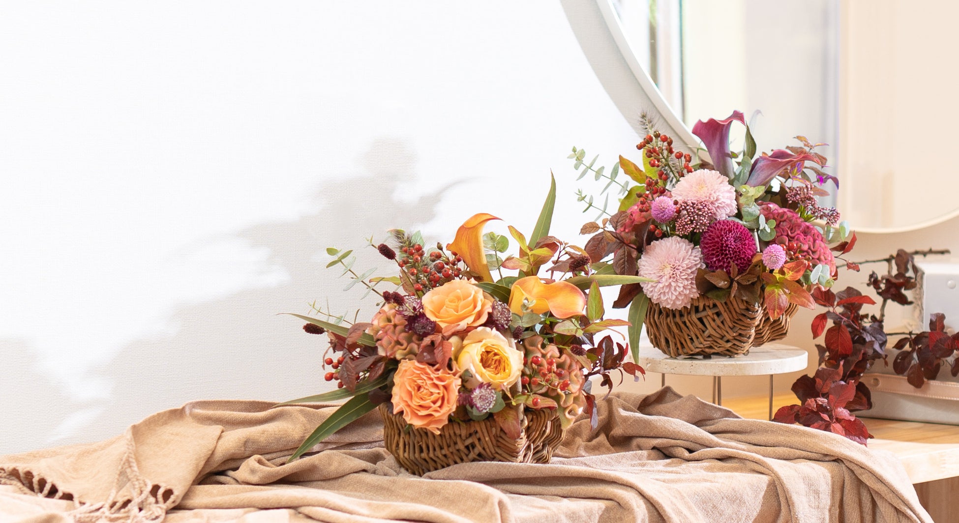 HitoHana(ひとはな)の秋の花ギフト。秋バラとマムを楽しむ花束とバスケット入りアレンジメントを限定販売のサブ画像2