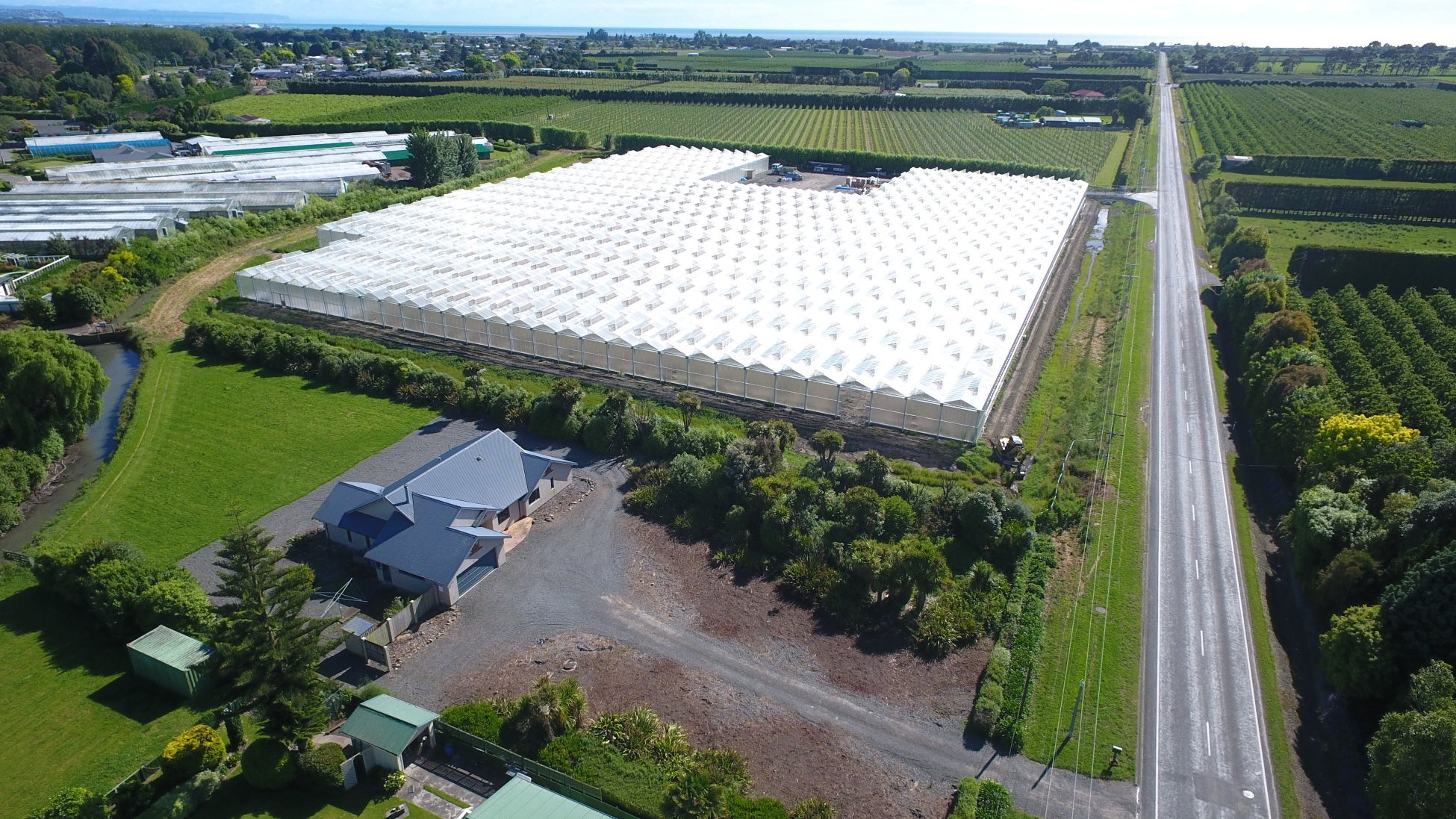 総合物流の枠を超え、ニュージーランドでスマート農業のサブ画像2_農業先進国オランダ式のガラスハウスを採用。JAS社が開発した高度環境制御システムを導入
