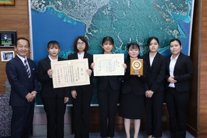 【沖縄高専】名護市長へ「高専GIRLS SDGs × Technology Contest（高専GCON2022）」文科大臣賞の受賞を報告のメイン画像