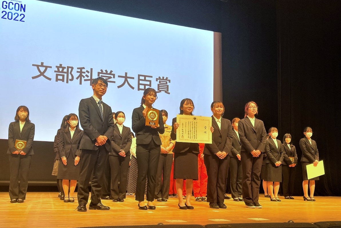 【沖縄高専】名護市長へ「高専GIRLS SDGs × Technology Contest（高専GCON2022）」文科大臣賞の受賞を報告のサブ画像1_GCON2022授賞式の様子