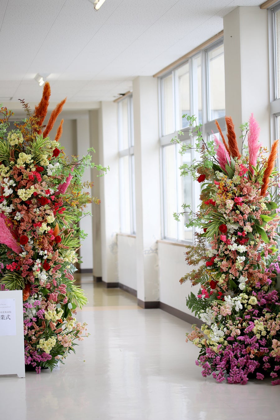 学生たちの花ひらく未来を祝福！花農家と花屋が贈る『卒業式フラワーフォトブース』のサブ画像3_卒業を祝福し、励ます花のフォトブース。