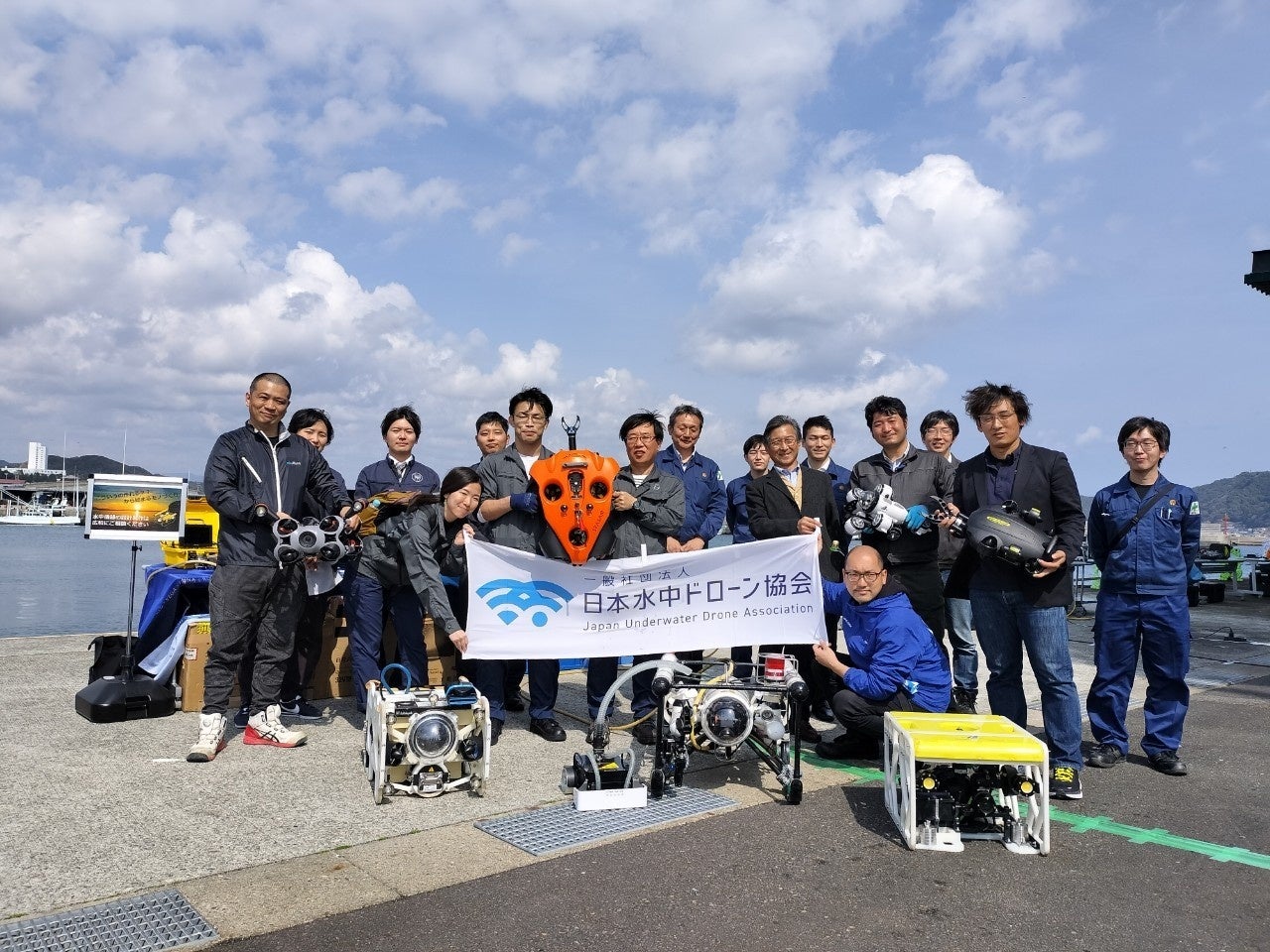 【開催報告】日本水中ドローン協会、日本初となる水中ドローンに特化したフェア「第2回わかやまスマート養殖フェア」に開催協力。水中ドローン普及活動に新たな一歩のサブ画像13_出展者集合写真