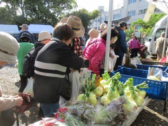 新鮮な地元産の朝採り野菜が大人気のサブ画像1_令和元年度開催の様子