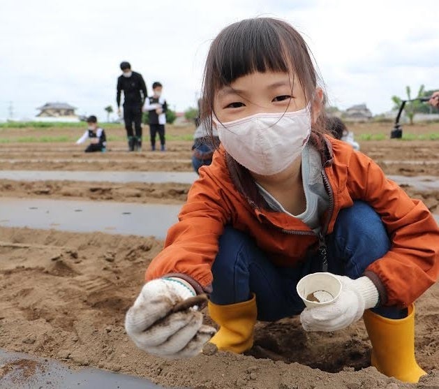 〔群馬〕伊勢崎市で季節ごとの農業体験　親子50人が野菜の種まきのサブ画像1_種まきから始まった2022年度企画