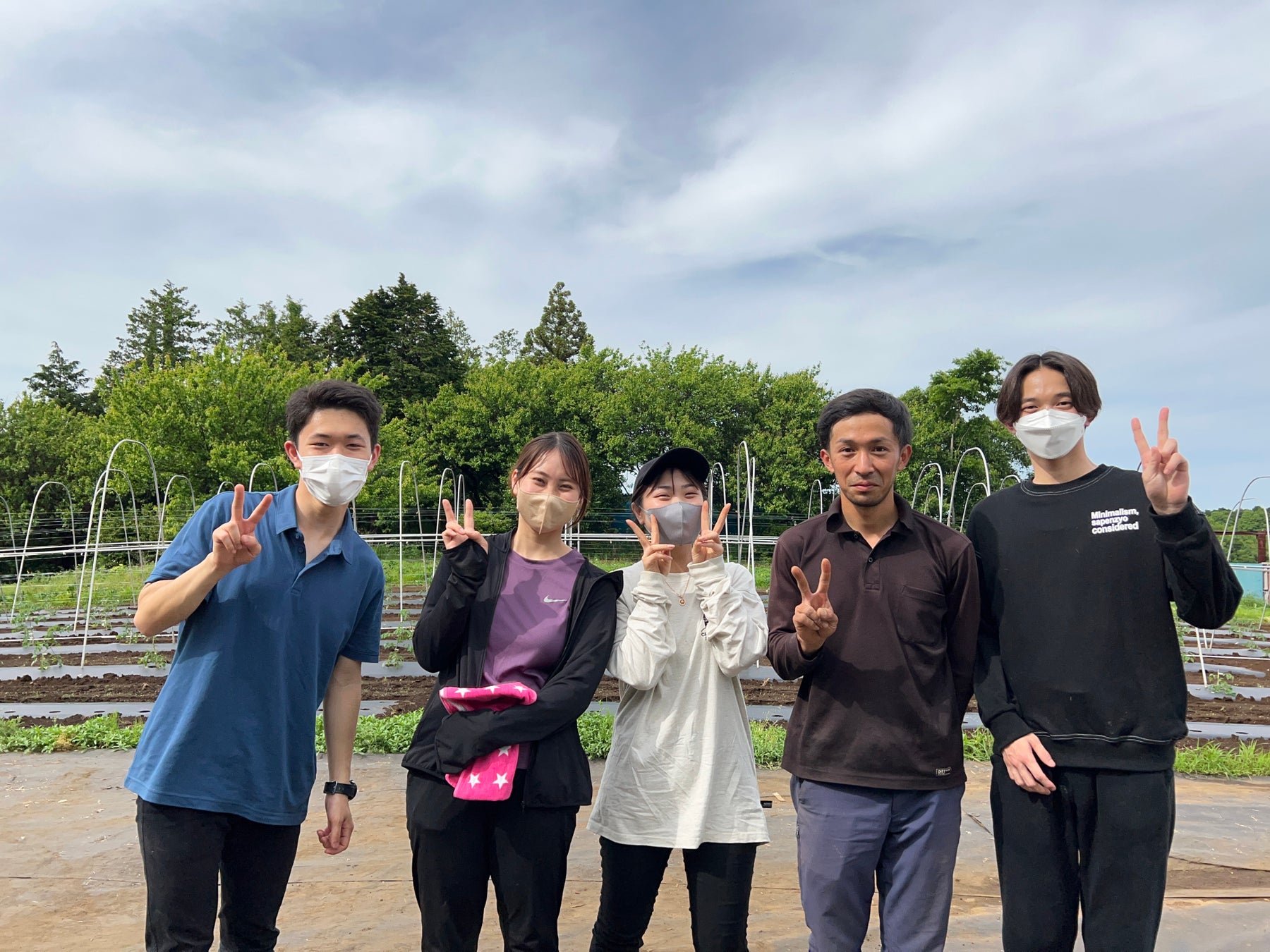 クラダシ、社会貢献型インターンシップ「クラダシチャレンジ」の参加学生の募集を開始のサブ画像2_左）2022年に実施した横浜クラチャレにて野菜の収穫の様子
