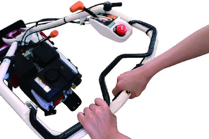 軽量・スリムで簡単操作の自走式草刈機「YW320H」を発売のサブ画像3_「握るとバック」のレバー操作イメージ