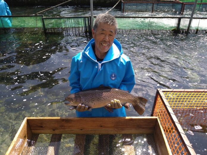 長野県ブランド魚「信州サーモン」誕生２０周年！　休暇村乗鞍高原では２０周年を祝して、信州サーモンを３００ｇ使った新ランチ「３０２６のりくら信州サーモン丼」を７月１日から限定販売しますのメイン画像