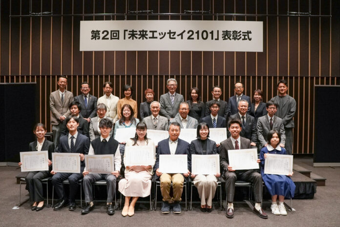 第二回『未来エッセイ2101』全16作品の受賞作品を発表！11月16日(土)に表彰式を開催しました！のメイン画像