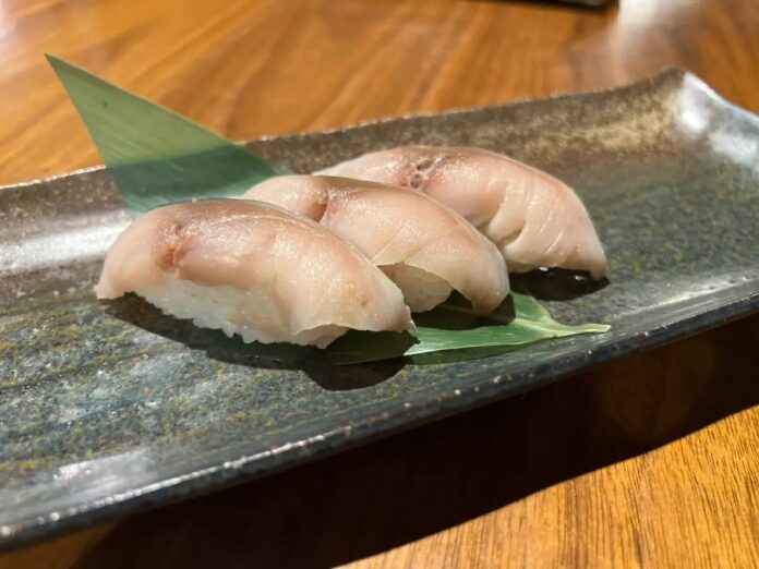 海なし県埼玉産の陸上養殖サバを食べるチャンス！　おふろcafe 白寿の湯で、陸上養殖サバの握り寿司とチラシ寿司を限定販売のメイン画像