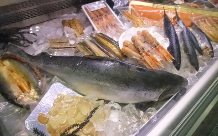円安で輸入水産物の値上がり目立つ　輸出は不漁や中国禁輸で伸び悩み　主要商材の２０２４年貿易動向を水産専門記者が解説のメイン画像