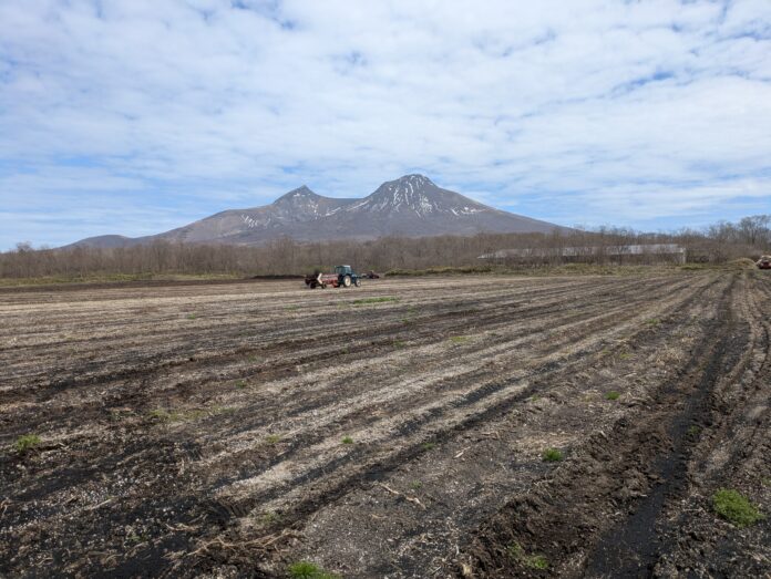 株式会社TOWINGは、日本ハム株式会社と共同で持続可能な畜産・農業の実現に向け高機能バイオ炭「宙炭（そらたん）」の実証実験を開始のメイン画像