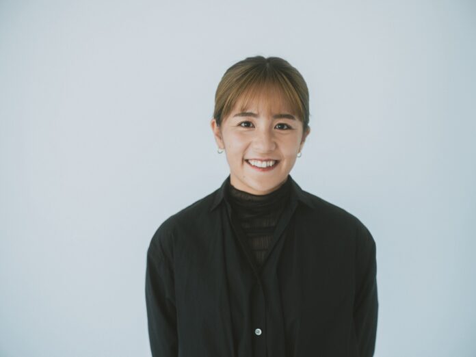 元サッカー日本代表の岩渕真奈が干し芋づくり！？「ベタつかずに いつでもどこでも 持ち歩ける」新感覚の干し芋を開発！のメイン画像