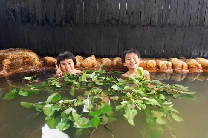 埼玉の名産品・梨と温泉のコラボ。おふろcafe 白寿の湯にて「梨の葉風呂」を開催。今だけの梨を使ったデザートも提供のメイン画像