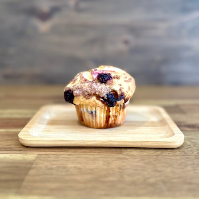 ブルーベリー農家が作る、手土産にも人気のしっとりマフィン『Hello BAKE』の「ブルーベリークリームチーズマフィン」がオンラインでも購入可能にのメイン画像